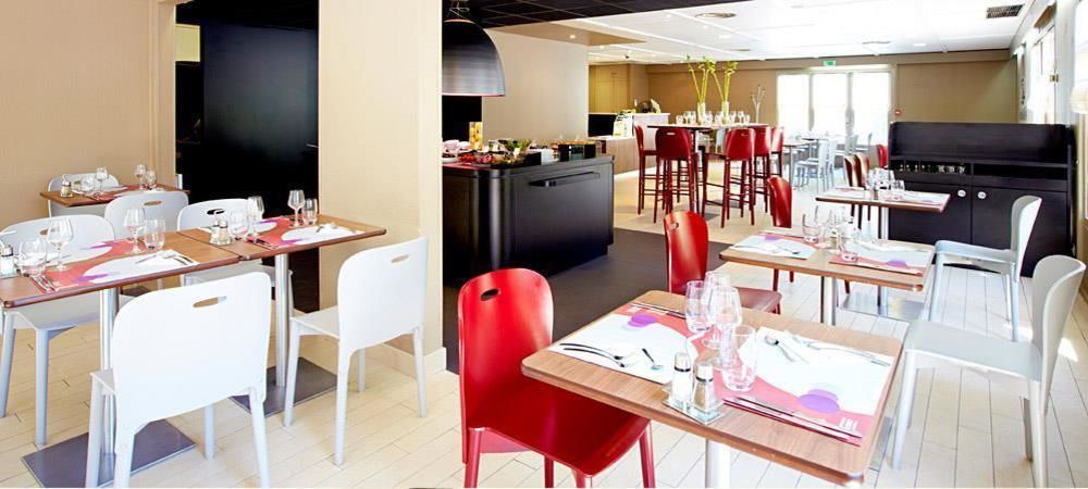 Kyriad Direct Marseille Est La Valentine La Penne-sur-Huveaune Exteriör bild