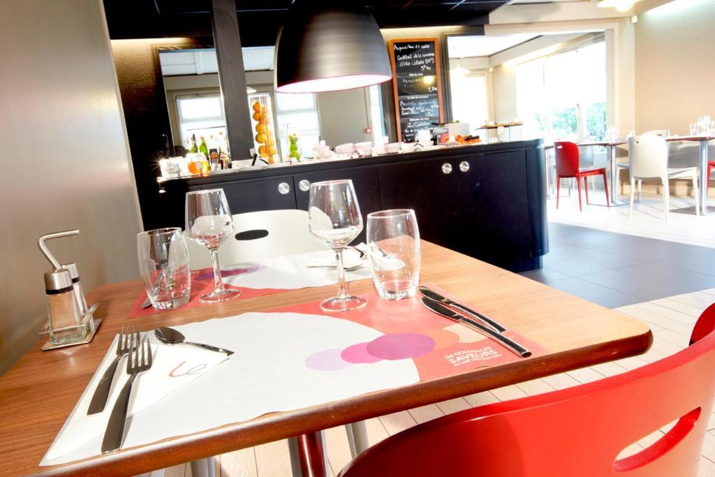 Kyriad Direct Marseille Est La Valentine La Penne-sur-Huveaune Exteriör bild